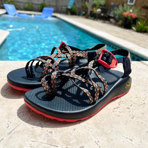 Bright, SQEAKY CLEAN, size 9 Women’s Chaco Sandals!  Hiking, Biking, Beach Ready - Picture 3 of 8